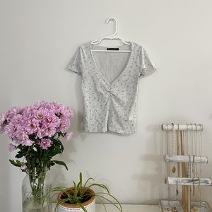 BRANDY MELVILLE v cut tight floral top